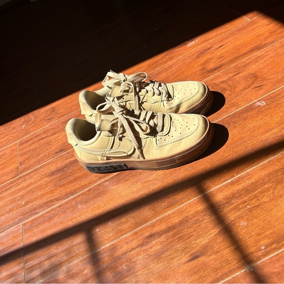 Women’s Nike fontanka not available on Nike website anymore - Picture 5 of 6